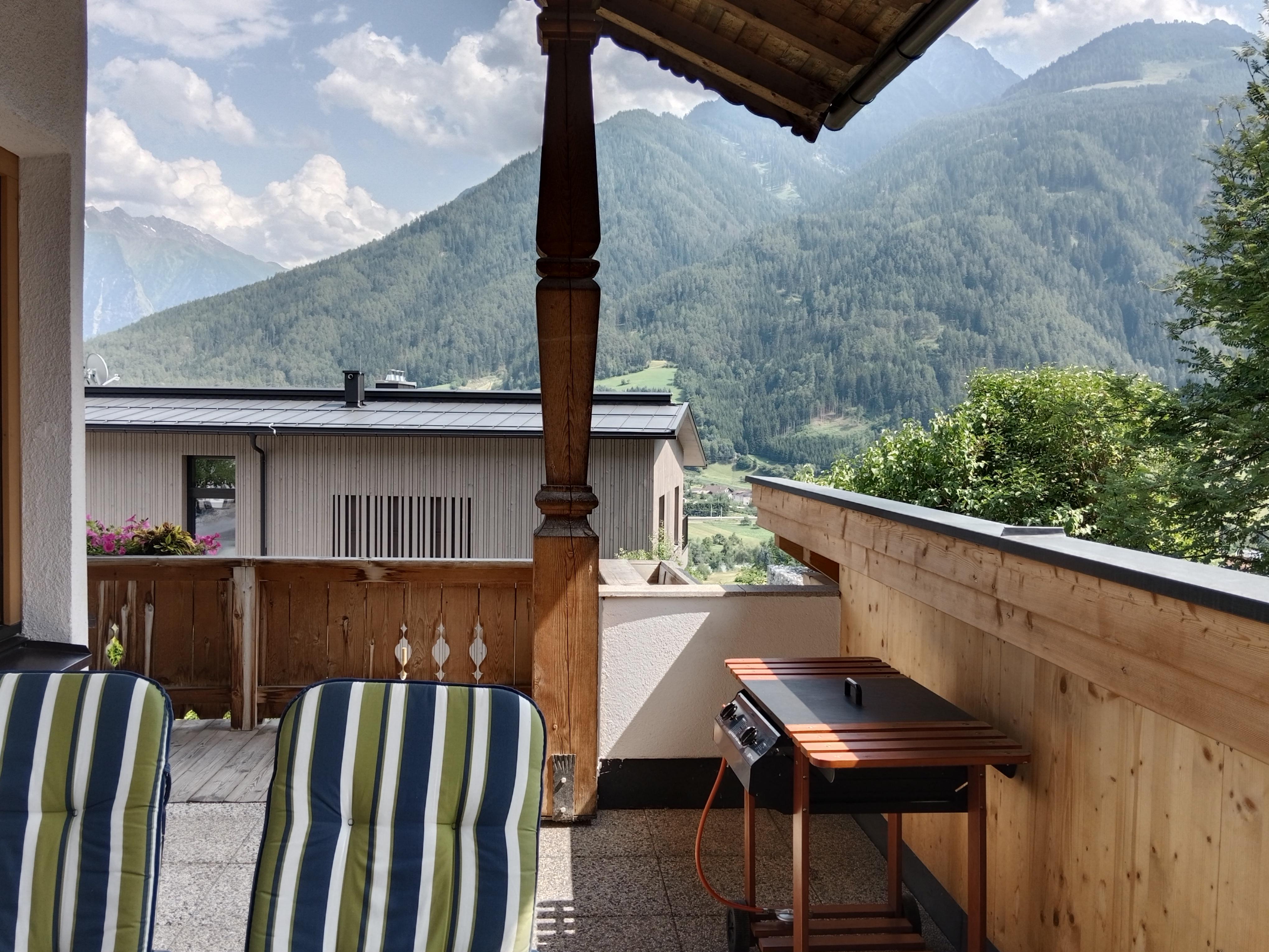 Terrase mit Grillstation
