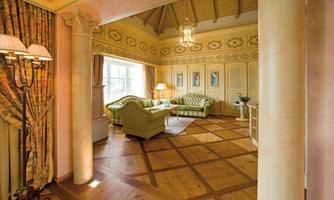 An elegant living room with stylish furniture and a bright, inviting design. Large windows allow plenty of light in and give the room a friendly atmosphere.