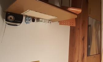 Küche mit Tisch
