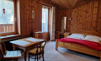 Double bed in the living-sleeping area