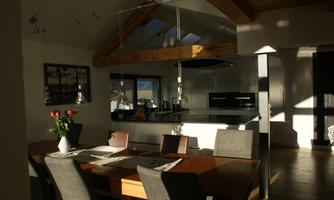 A modern, fully equipped kitchen meets your cooking wishes.