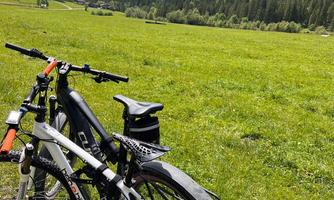Directly from the house Auszeit, get on your bike and explore nature. The many bike paths invite you to take some tours. Take a break at huts and alpine pastures.