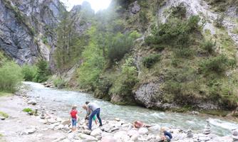 Familie in der Kundler Klamm Rechte Wildschönau To