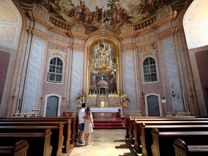 Haydnkirche mit Haydnmausoleum und Kalvarienberg und Diözsanmuseum