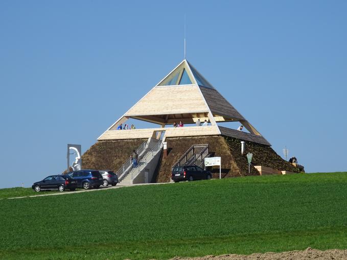 Pyramide am Etzinger Hügel