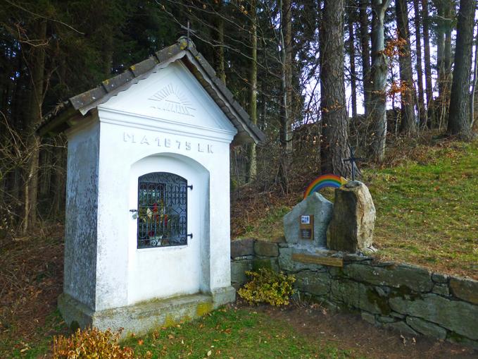 Gressn Kapelle mit Soldatenmahnmal