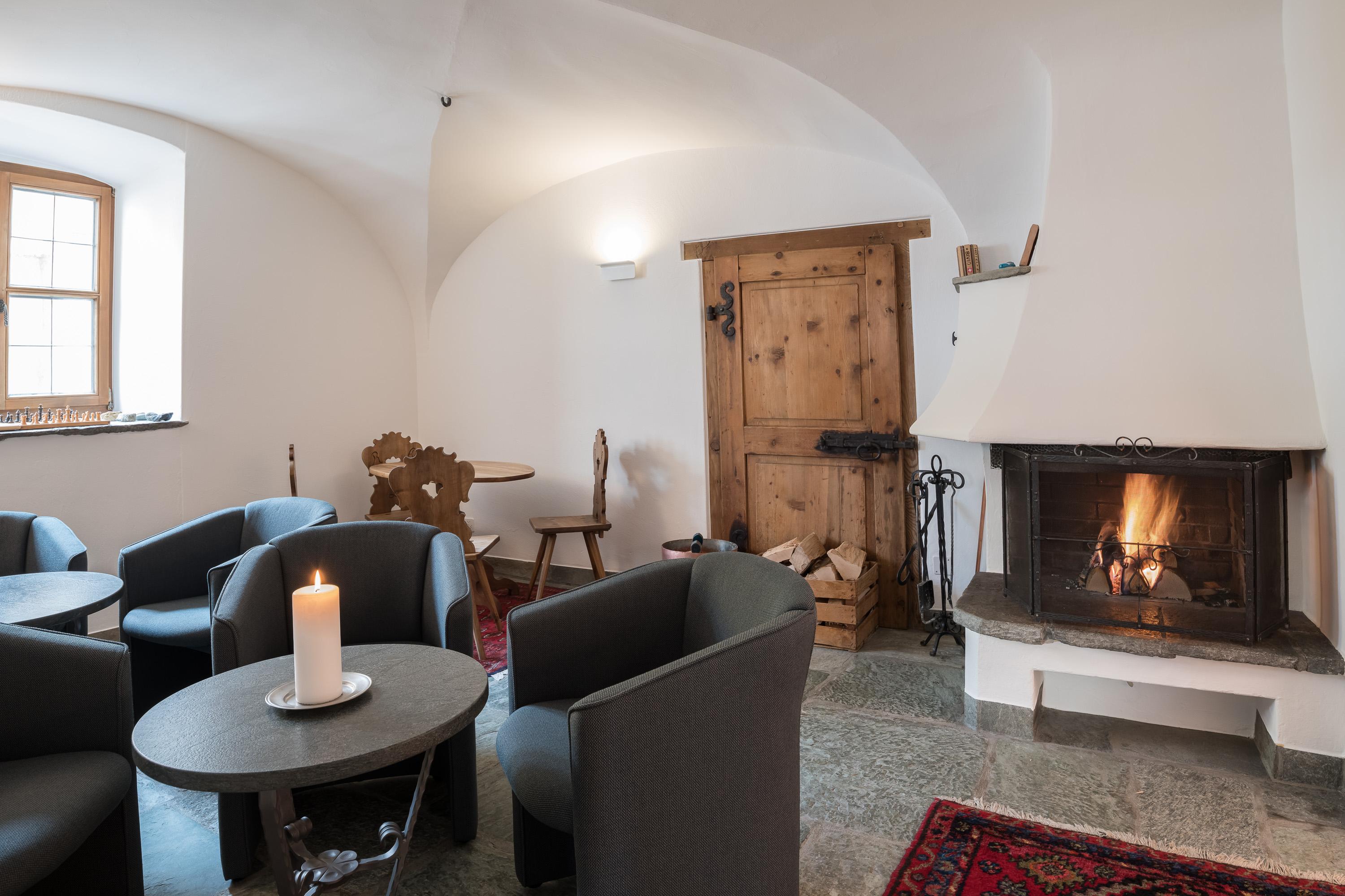 hotel-post-bivio-chemineeraum-01 hotel-post-bivio-chemineeraum-01