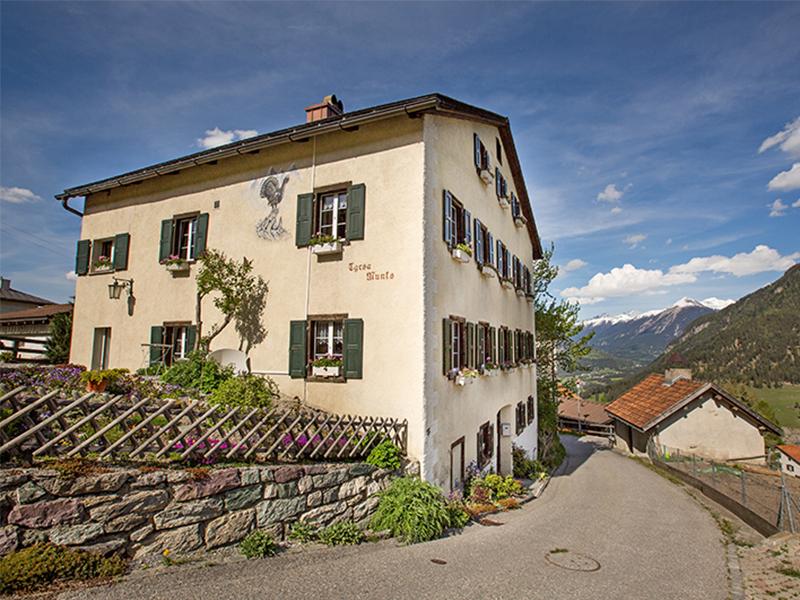 Tgesa Munts 2 EG 4 Zimmerwohnung - 7 Betten Ferienwohnung in der Schweiz