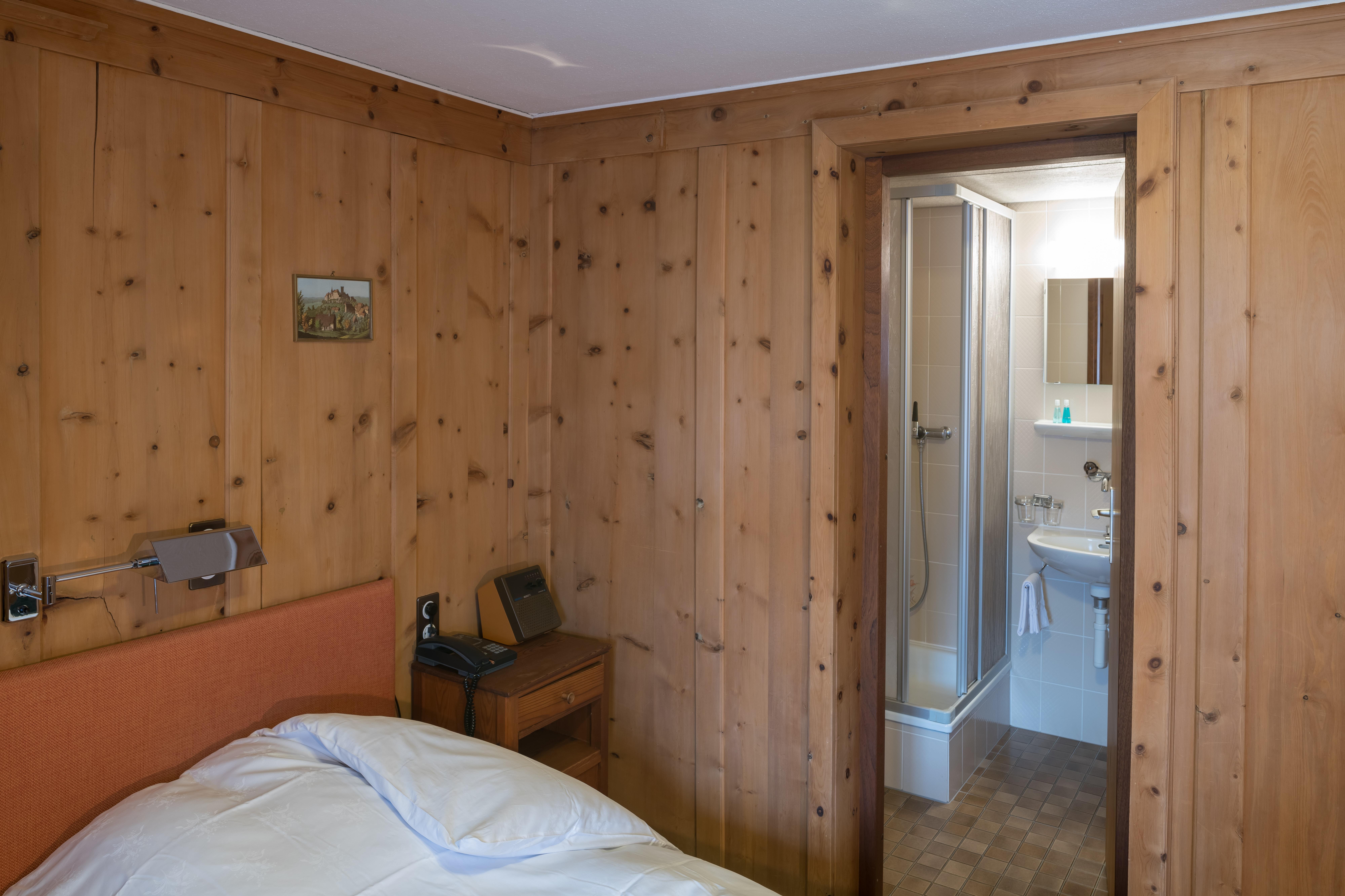 hotel-post-bivio-ez-dusche-wc-chesa-lanz-1 hotel-post-bivio-ez-dusche-wc-chesa-lanz-1