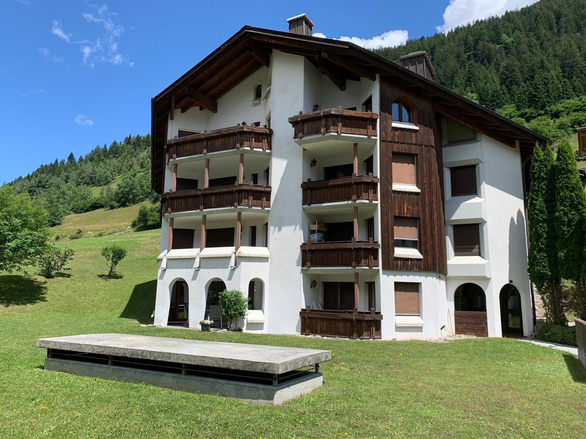 Cadras 10 3 Zimmerwohnung - 4 Betten Ferienwohnung in der Schweiz