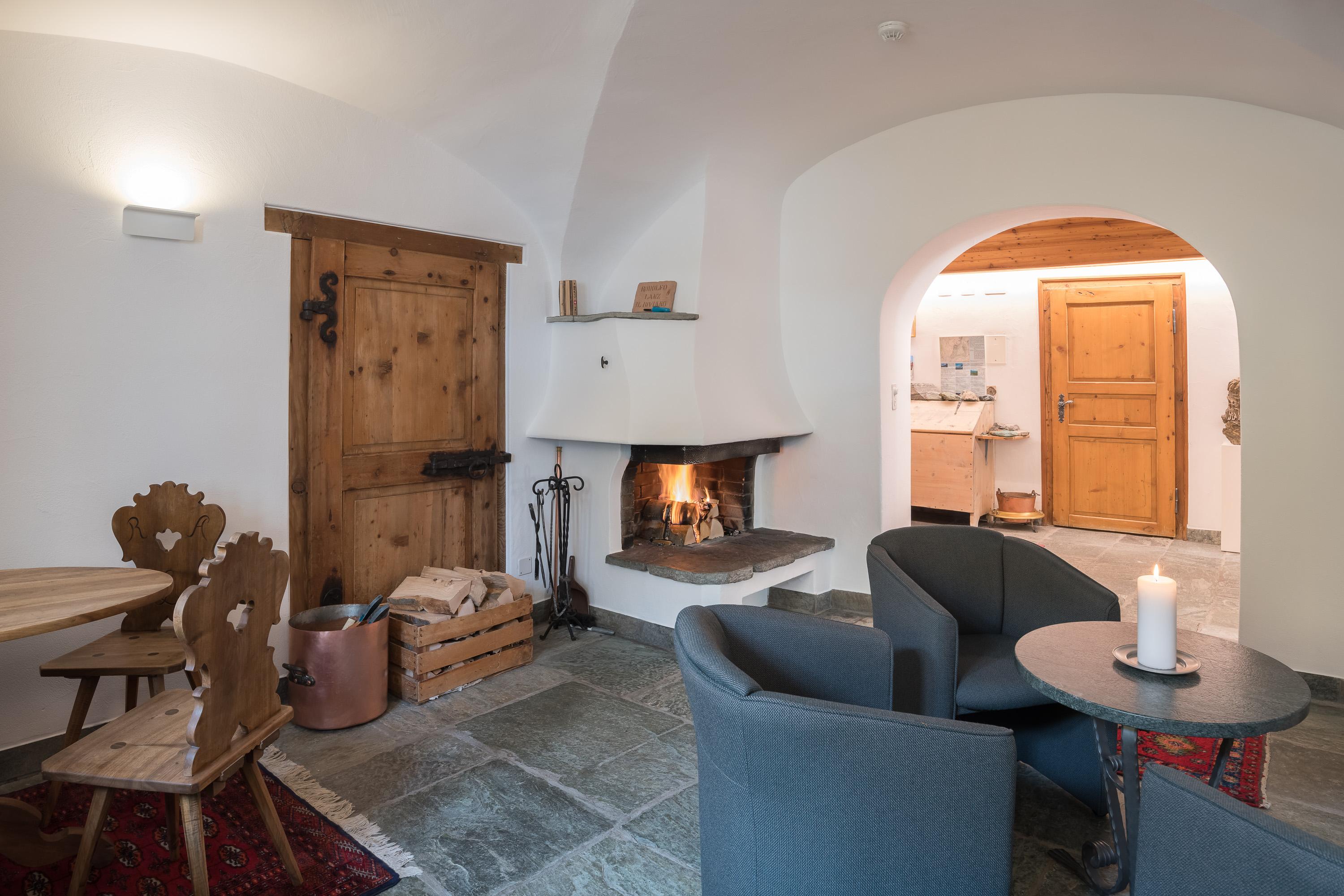 hotel-post-bivio-chemineeraum-03 hotel-post-bivio-chemineeraum-03