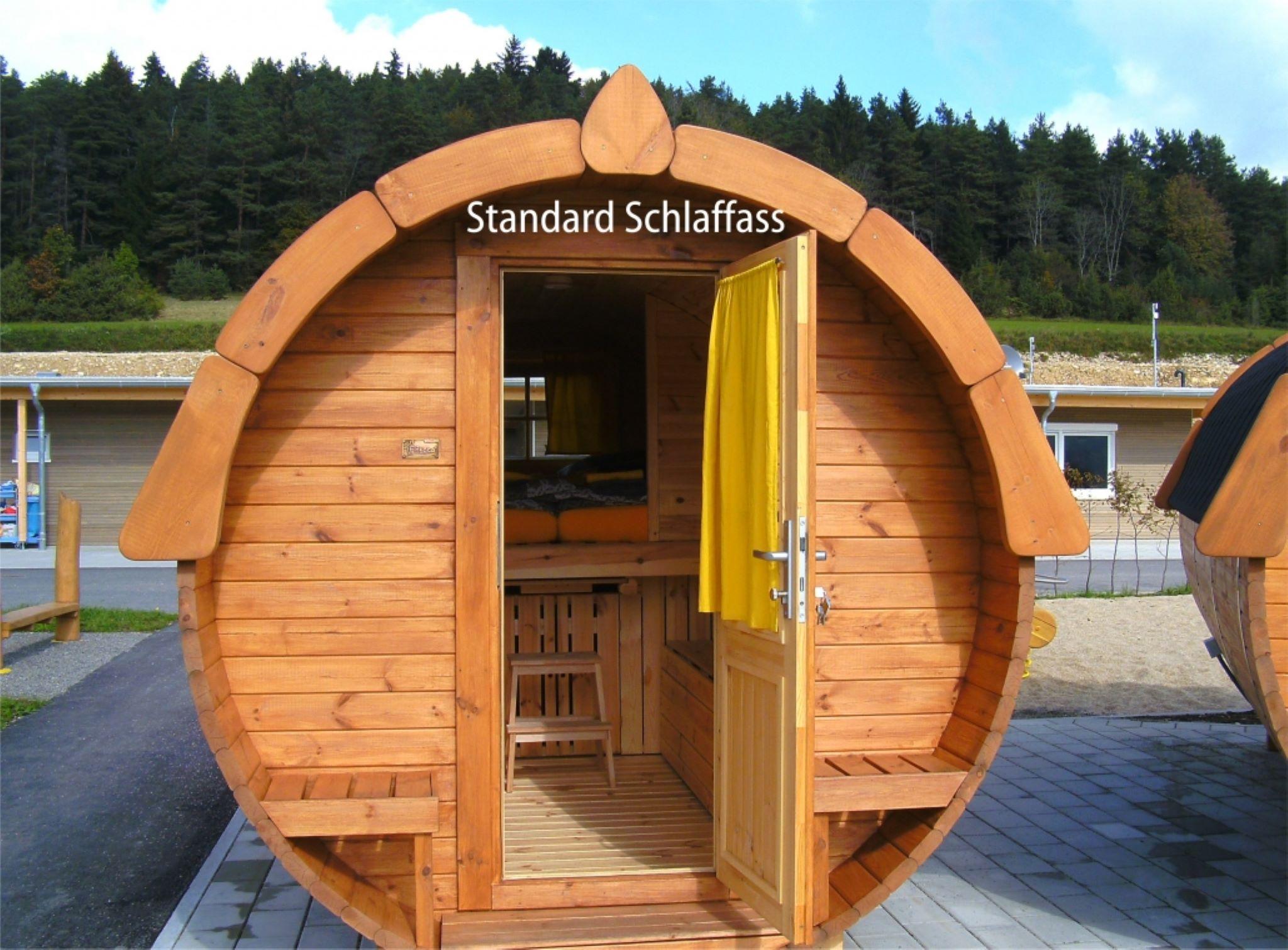 Campingfass für bis zu 4 Personen, mit Heizung, Sitzecke und Tisch