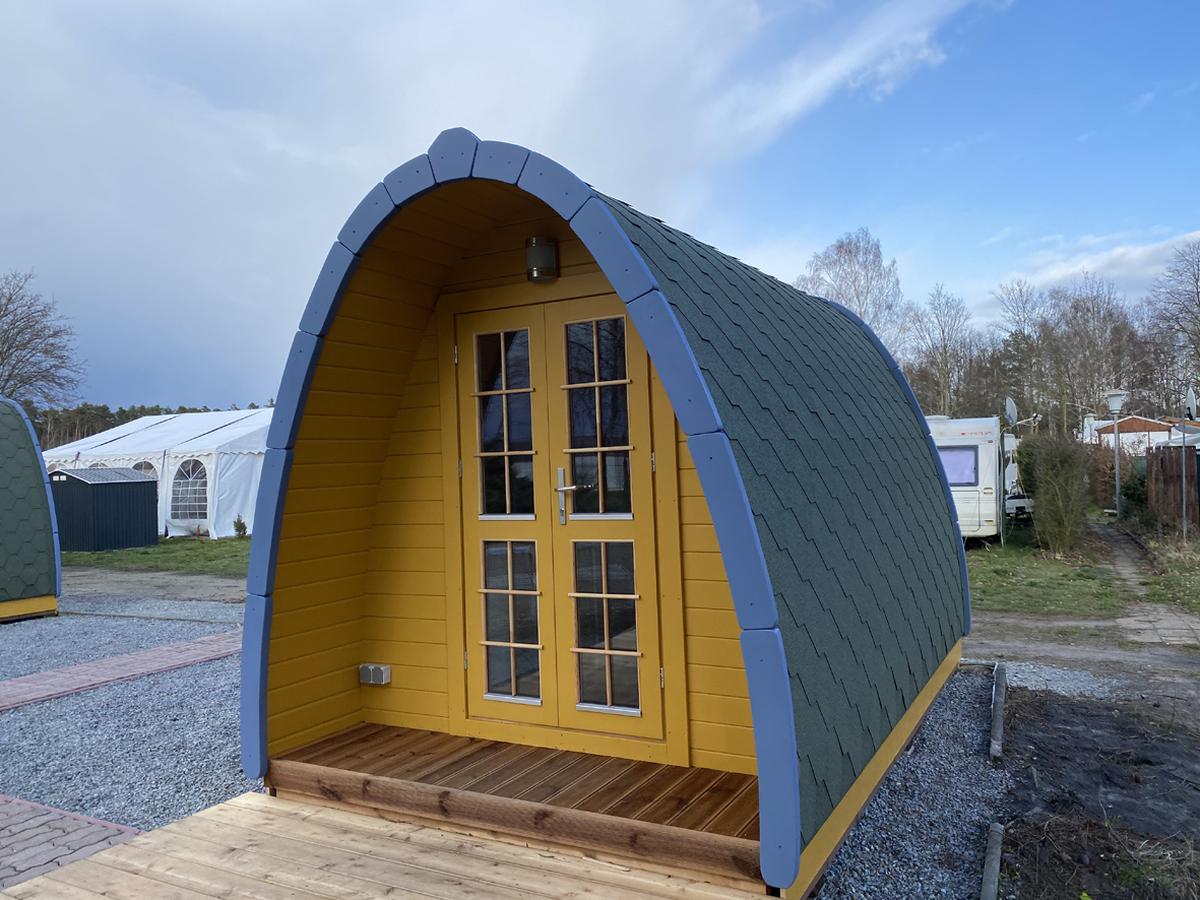 Campingpod mit kleiner Küchenzeile