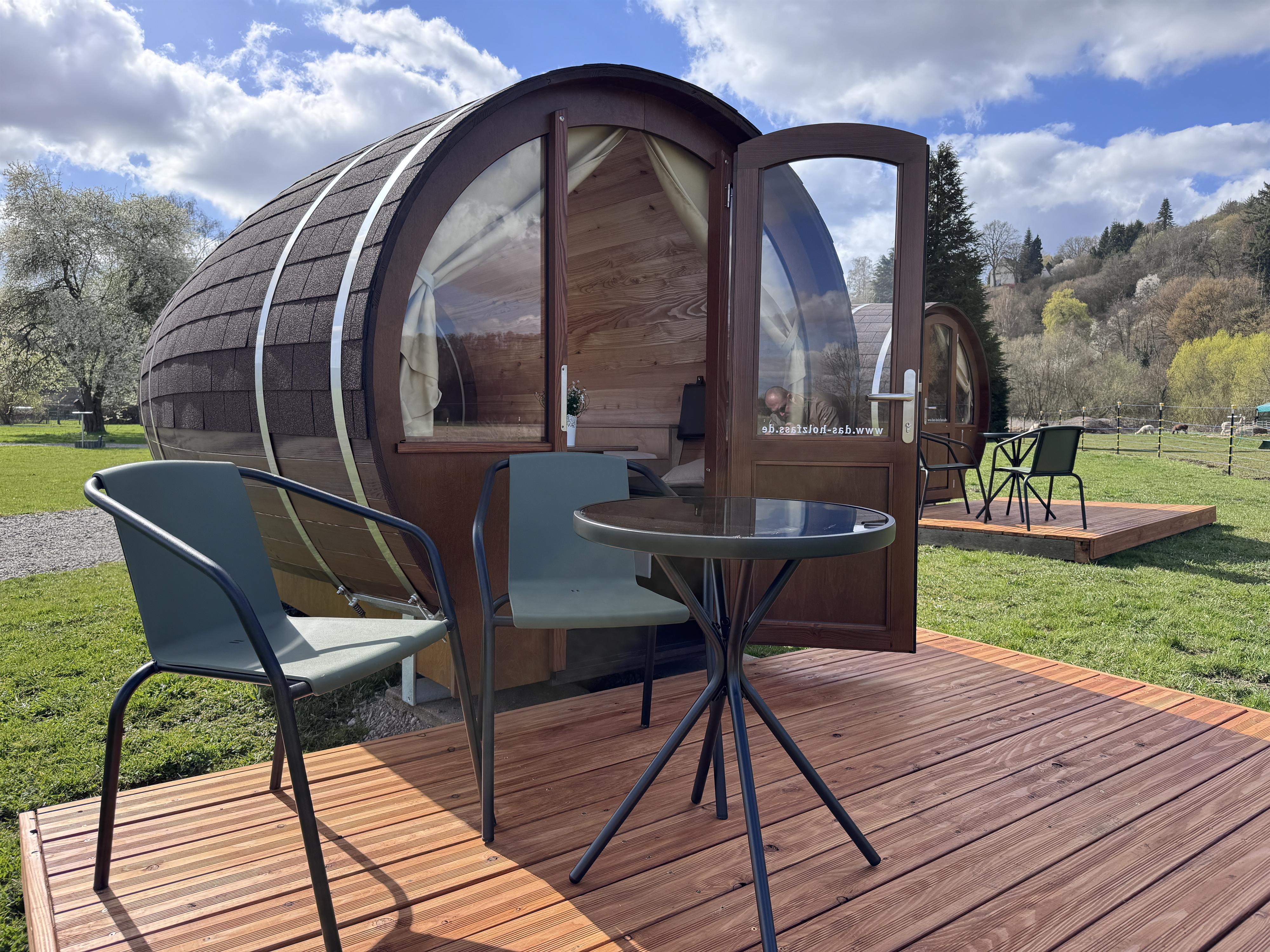 Barile da letto presso il prato degli alpaca per 1-2 persone