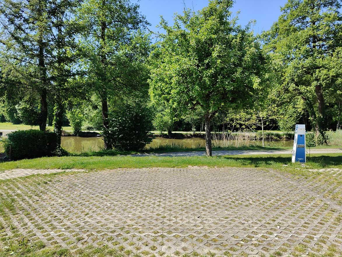 Emplacement confort terrasse ensoleillée uniquement pour caravanes