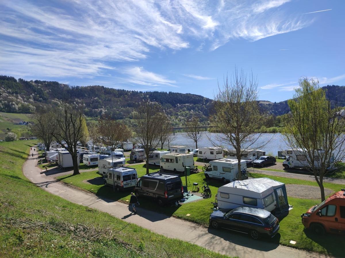 Emplacement S - superficie d'environ 50 m², pour petits véhicules de camping