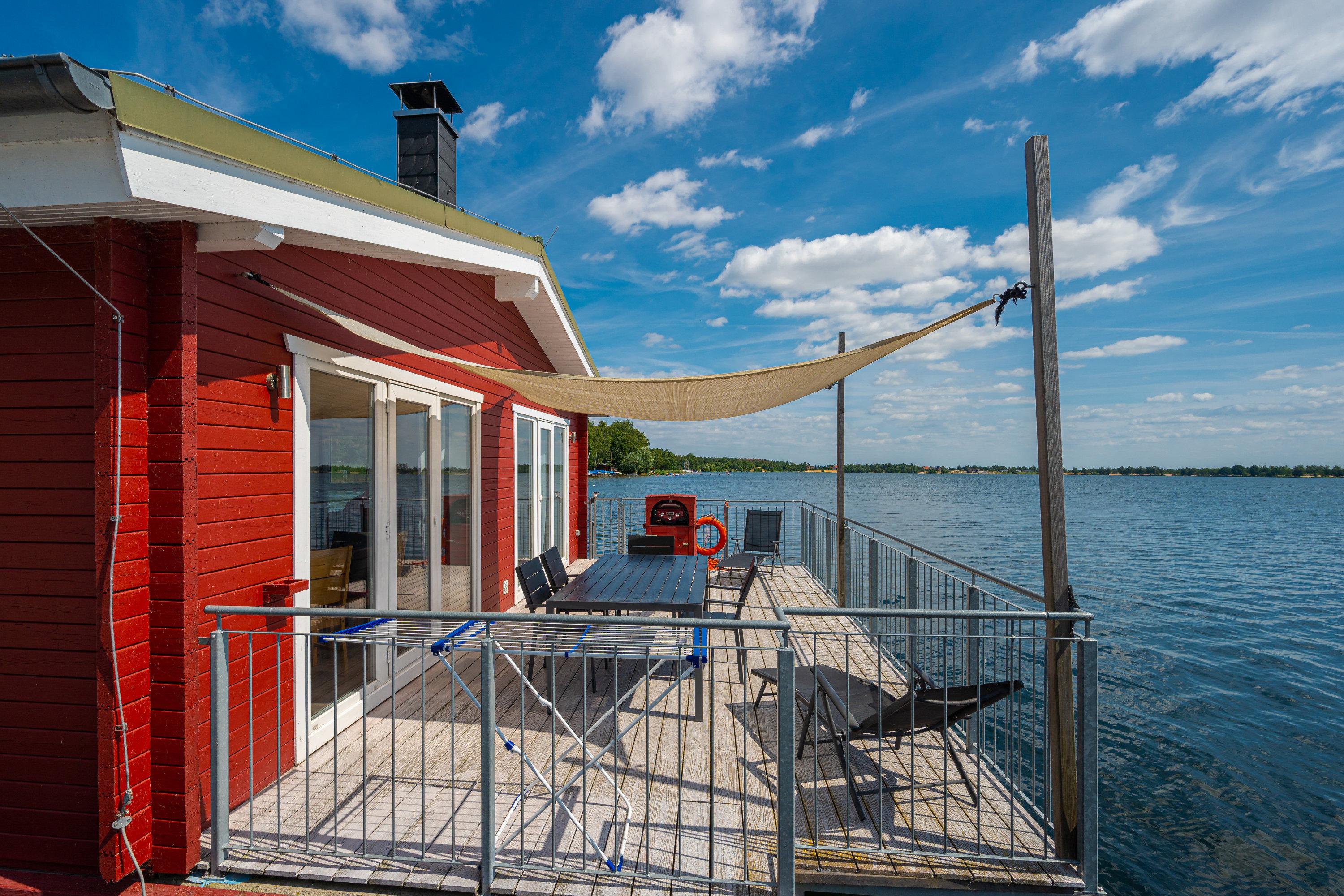Schwimmendes Ferienhaus 2 auf dem Bergwitzsee, Hunde erlaubt