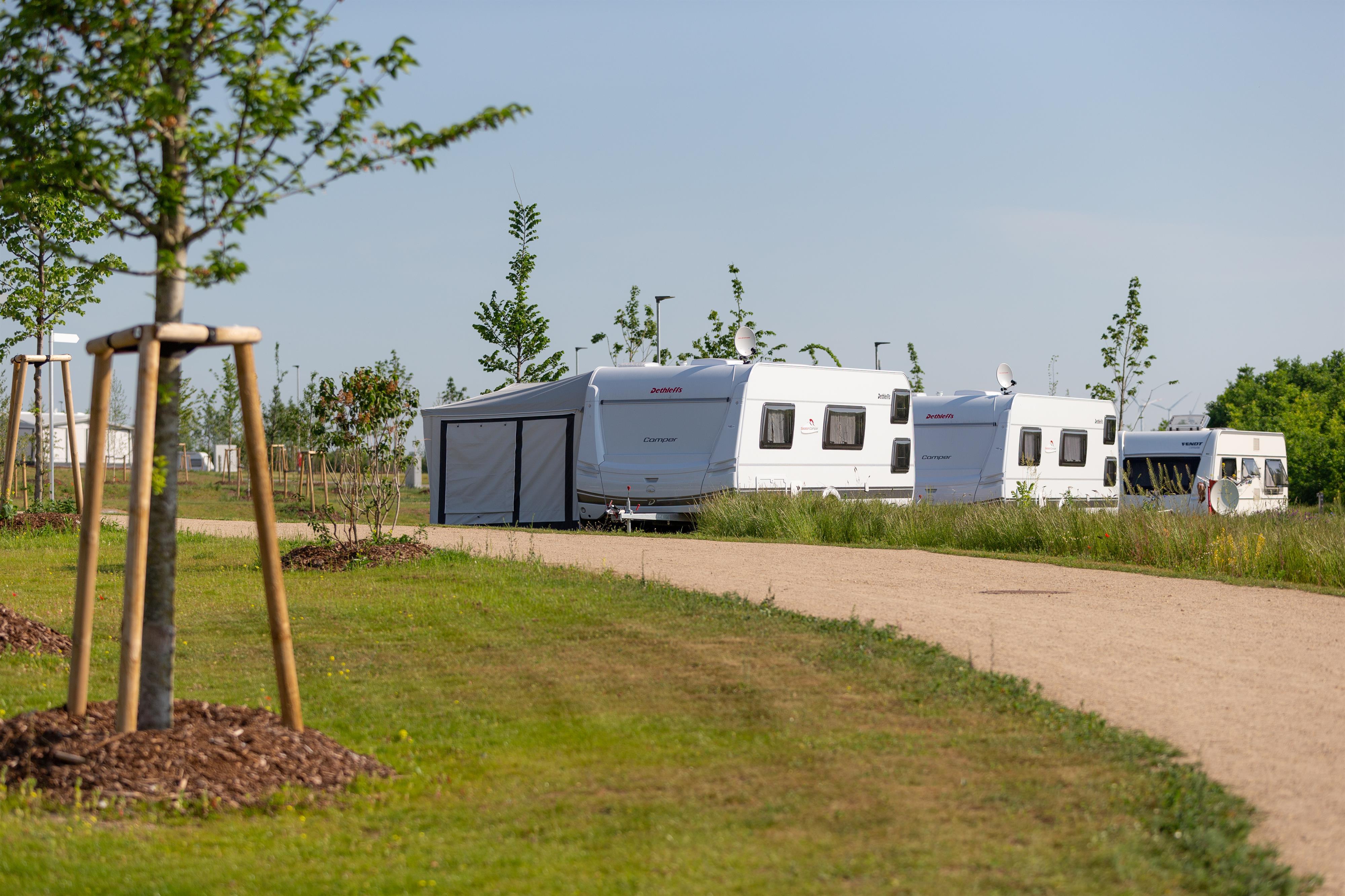 Komfortabler Mietcaravan mit Vorzelt