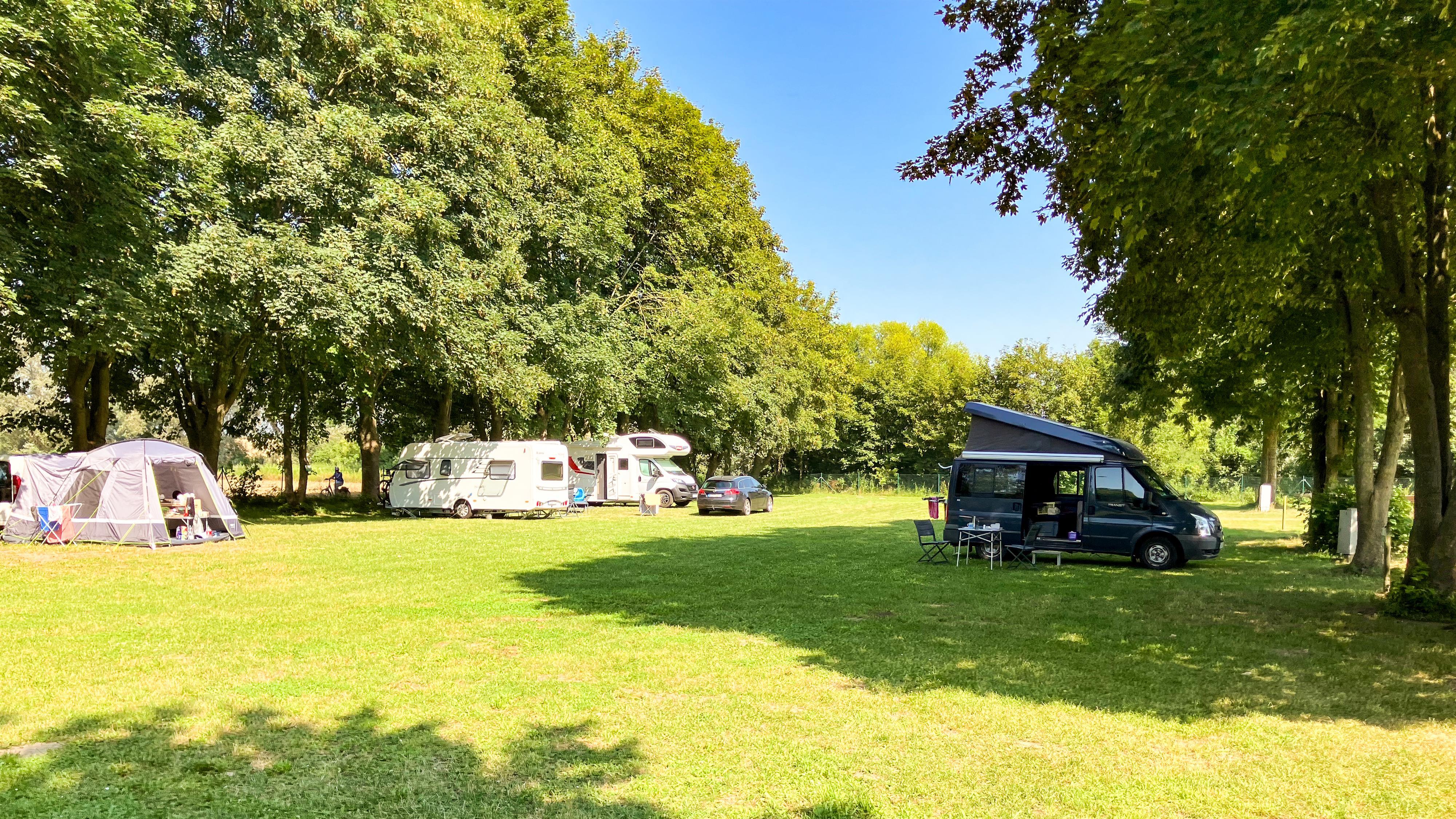Stellplatz LARGE 80-120qm für Wohnmobile, Wohnwagen
