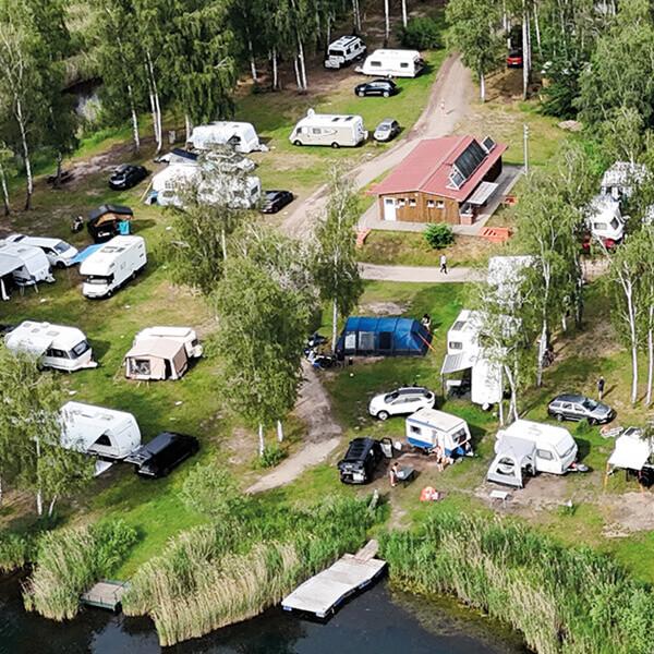 Campingstellplatz für ein Reisemobil, Caravan mit PKW oder Zelt