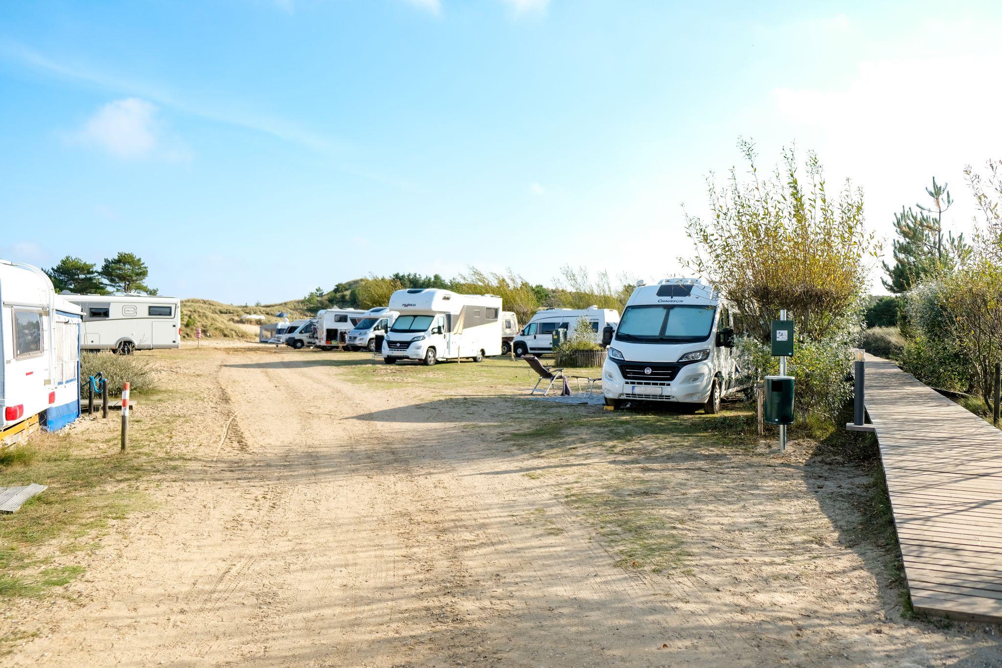 Comfortplaats van ongeveer 100 m² voor campers en vans