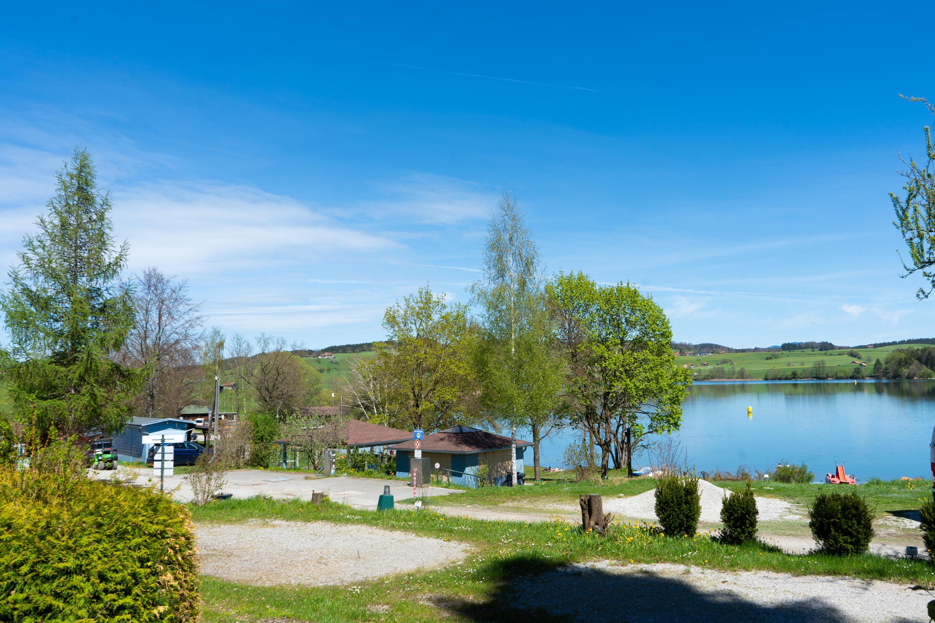 Stellplatz in Seenähe bis zu 80qm, 16A Stromanschluss.