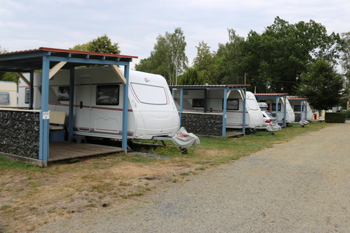 Komfort-Stellplatz mit eigener Terrasse