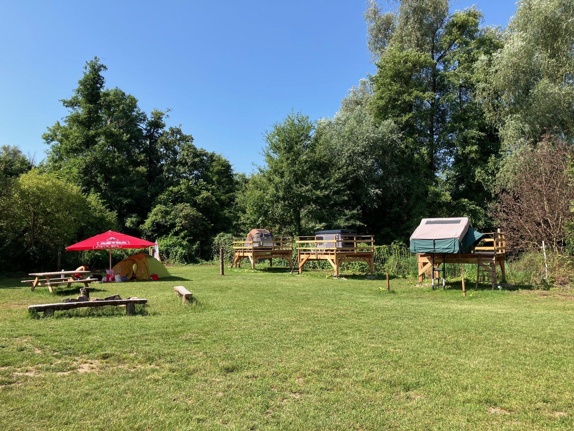 Emplacement pour une grande tente (jusqu'à 25m²)