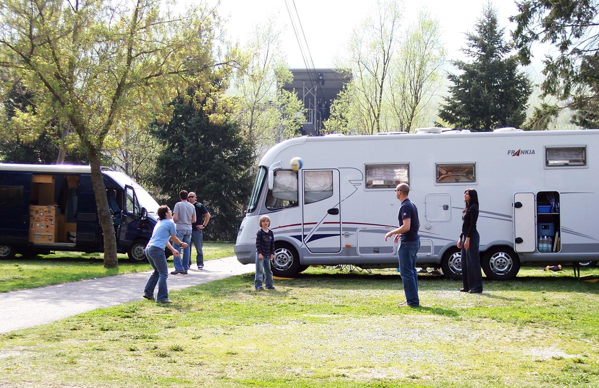 Kleiner Stellplatz für Zelte oder VW Bus/PKW