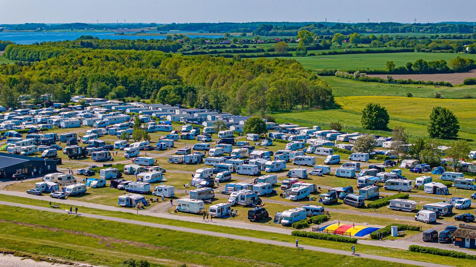 Standaard plek voor campers en caravans