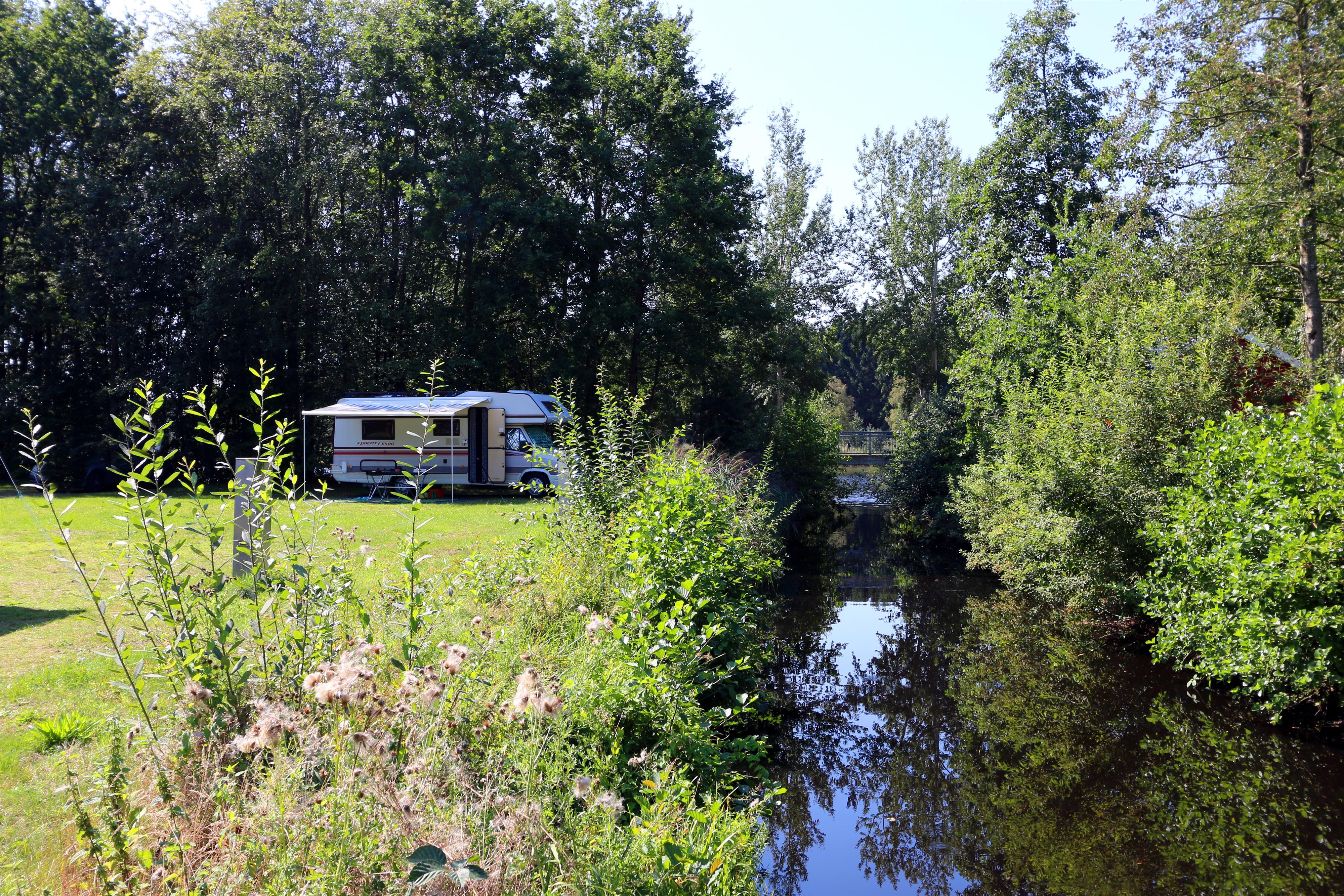 Emplacement naturel pour caravane/camping-car "Achter't Brüg"