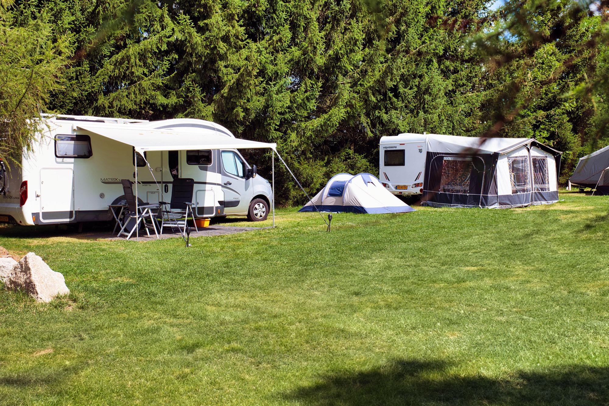 Ampi posti di lusso per camper e roulotte.