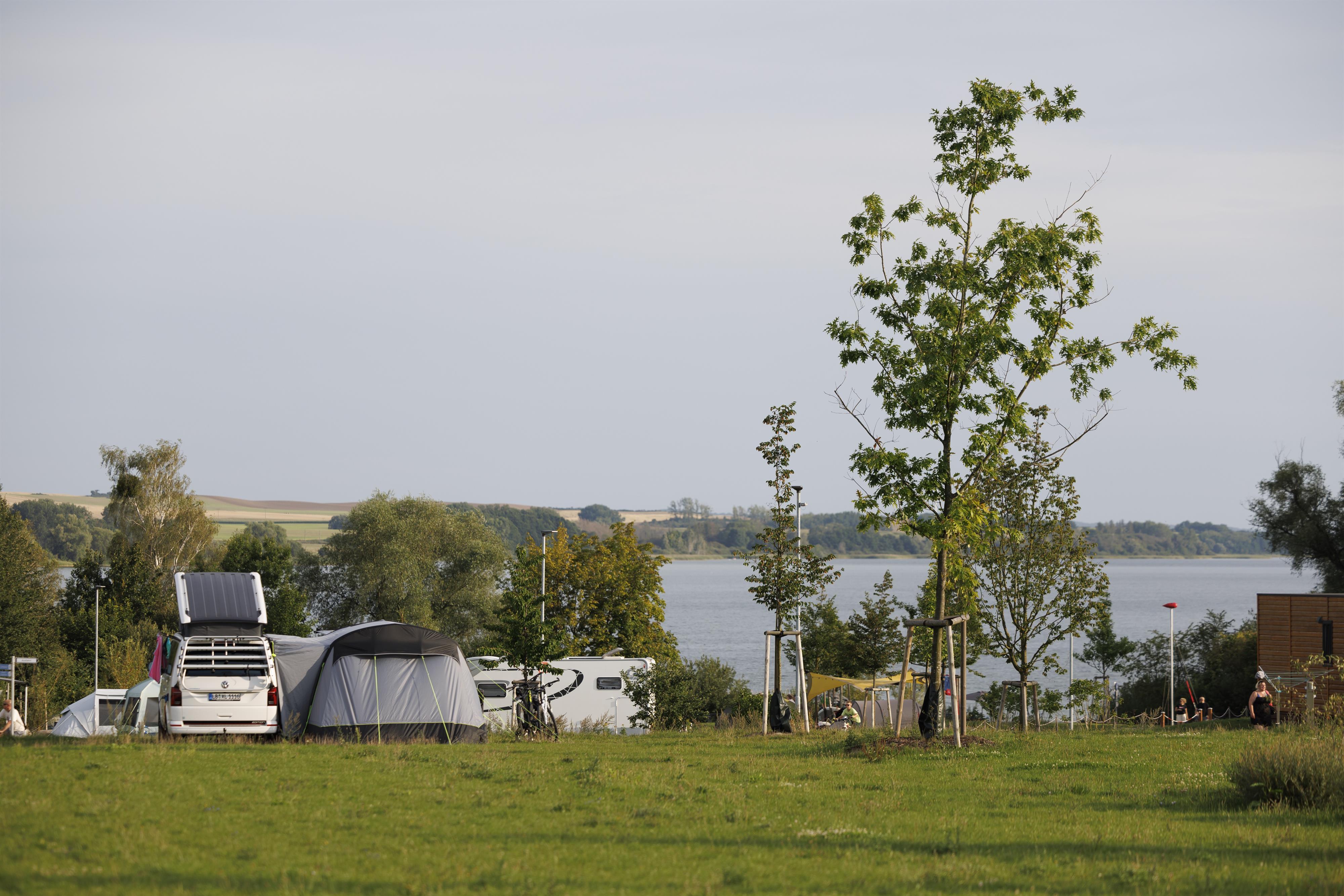 BasisPlus-Stellplätze in direkter Seenähe