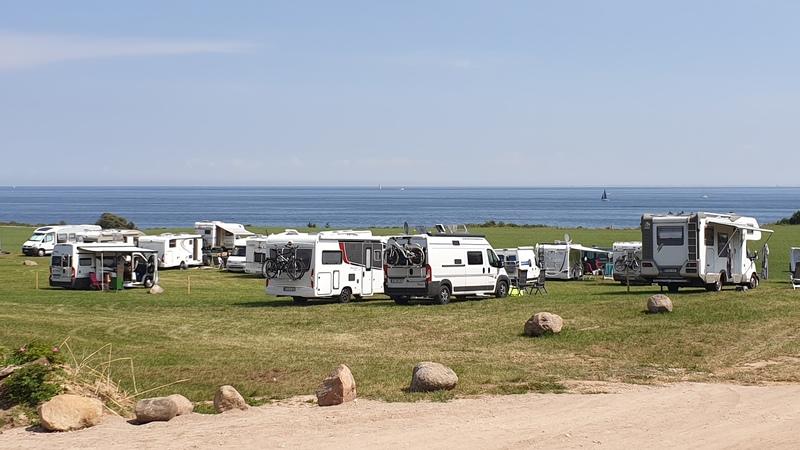Emplacement S pour camping-car/caravane/tente jusqu'à 9m