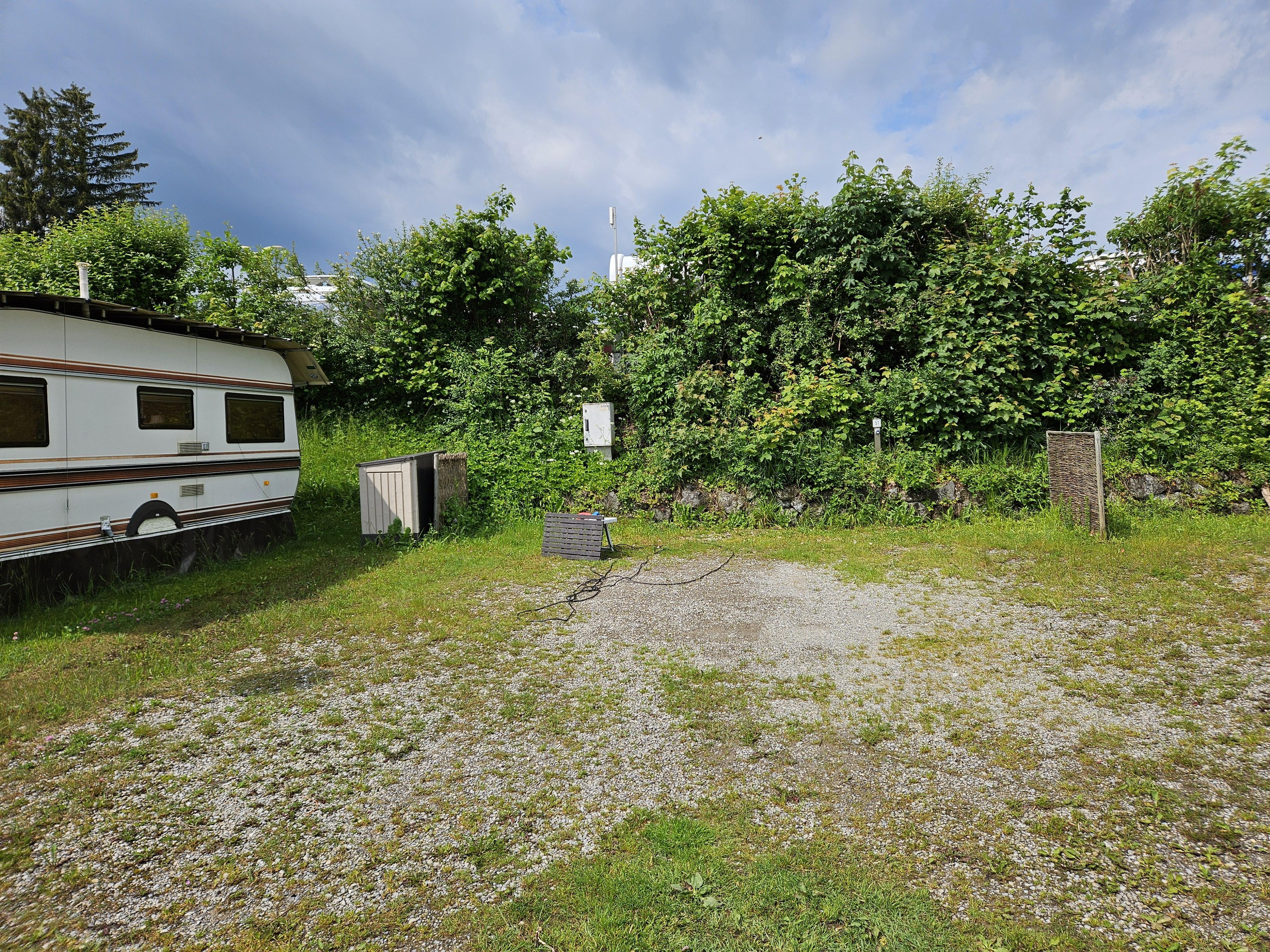 Staanplaats voor campers en Vans tot max. 8,50m lengte, stroomaansluiting