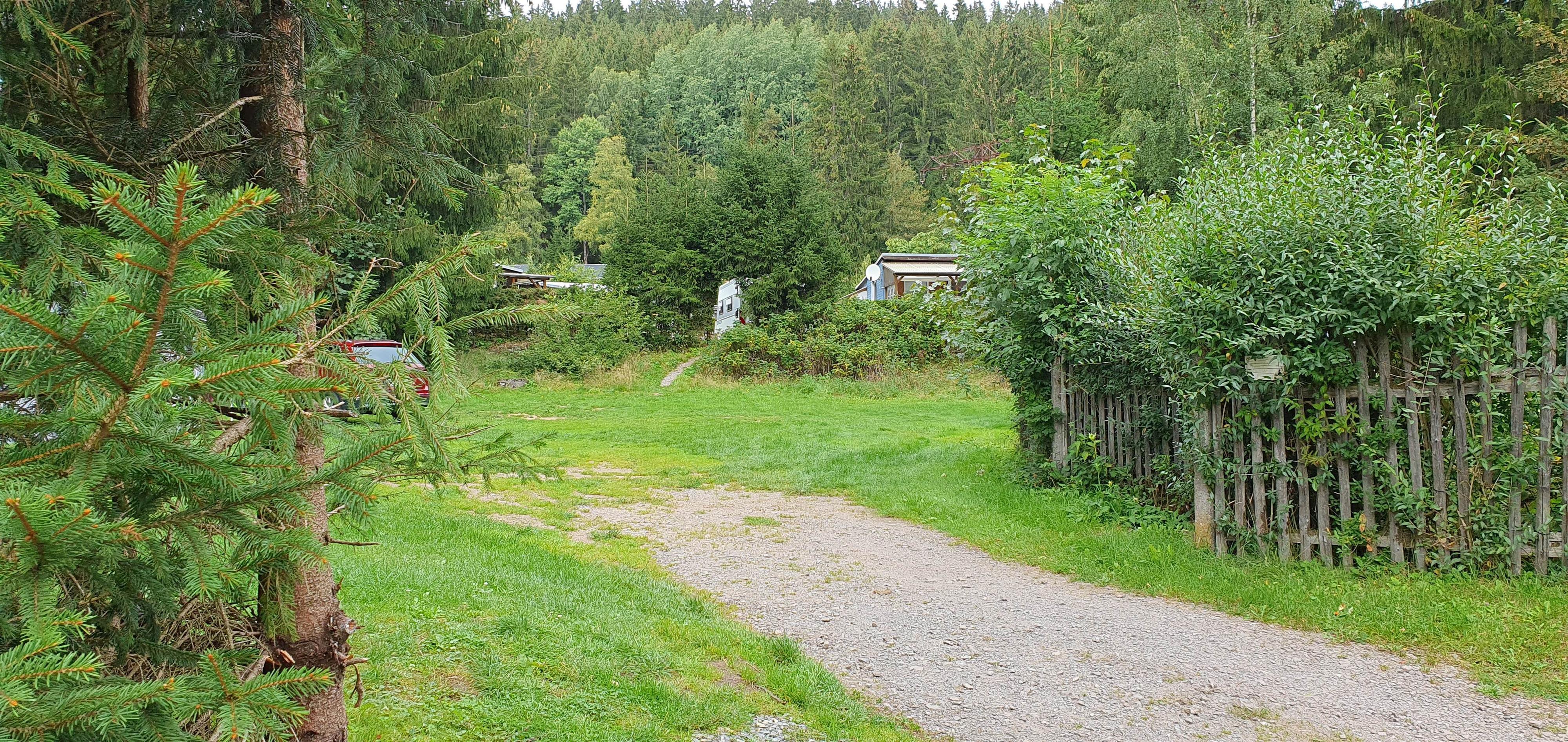 Posto auto vicino allo stagno