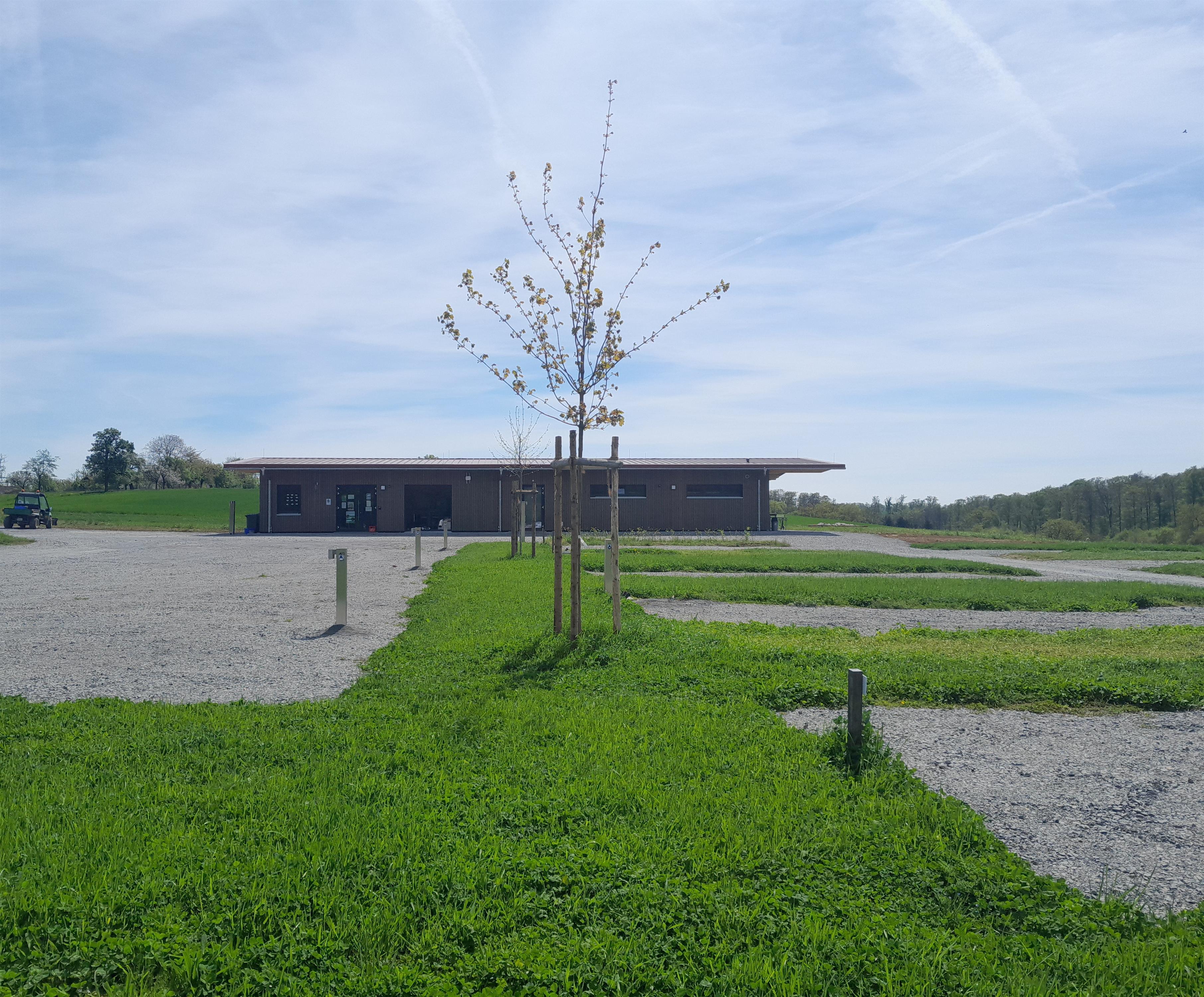 Posto comfort di circa 100 mq per camper e roulotte.