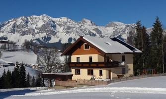 The holiday home Almfrieden in winter.