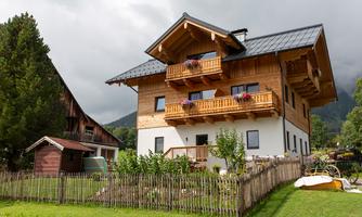 Exterior view of Goglhof in summer