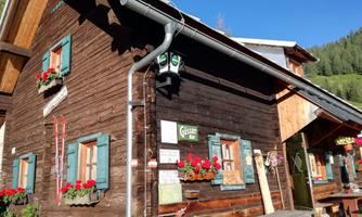 Schönwetterhütte von vorne