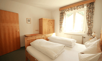 Dachsteingasse Bedroom
