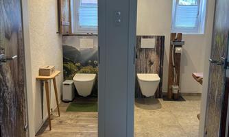 In addition to the 3 bedrooms, there is the toilet and the bathroom with an additional second toilet.  <br/>It was completely renovated in the year 2026.