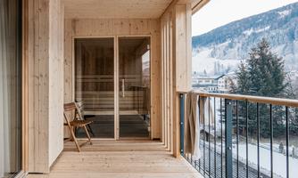 A beautiful wooden balcony with a view of the mountains. The atmosphere is calm and relaxing, perfect for unwinding.