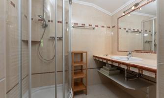 In the Hochwurzen apartment, there are two separate bathrooms.