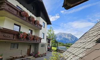 The holiday apartment is located on the 2nd floor with a magnificent view of the Ennstal (Grimming).
