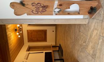 Entrance area and wardrobe