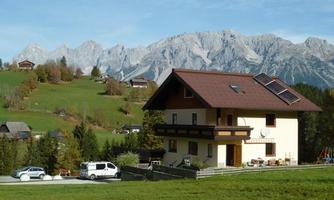 The holiday home Almfrieden in summer.