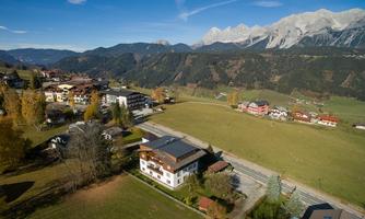 A picturesque landscape with mountains in the background and green meadows.  
Walks through the quiet villages offer a relaxed atmosphere.