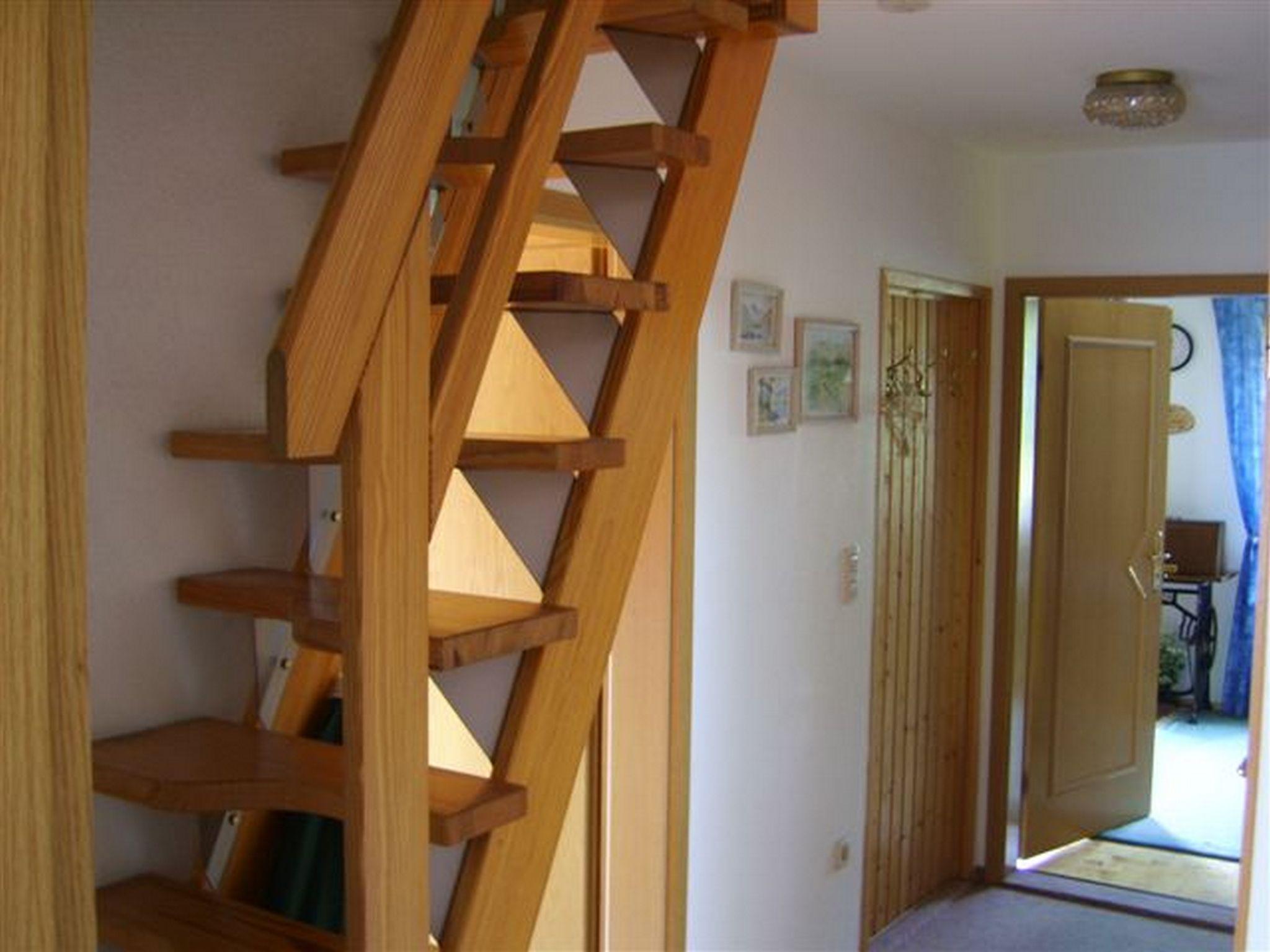 Treppe z. 2-ten Schlafzimmer in der wohnung
