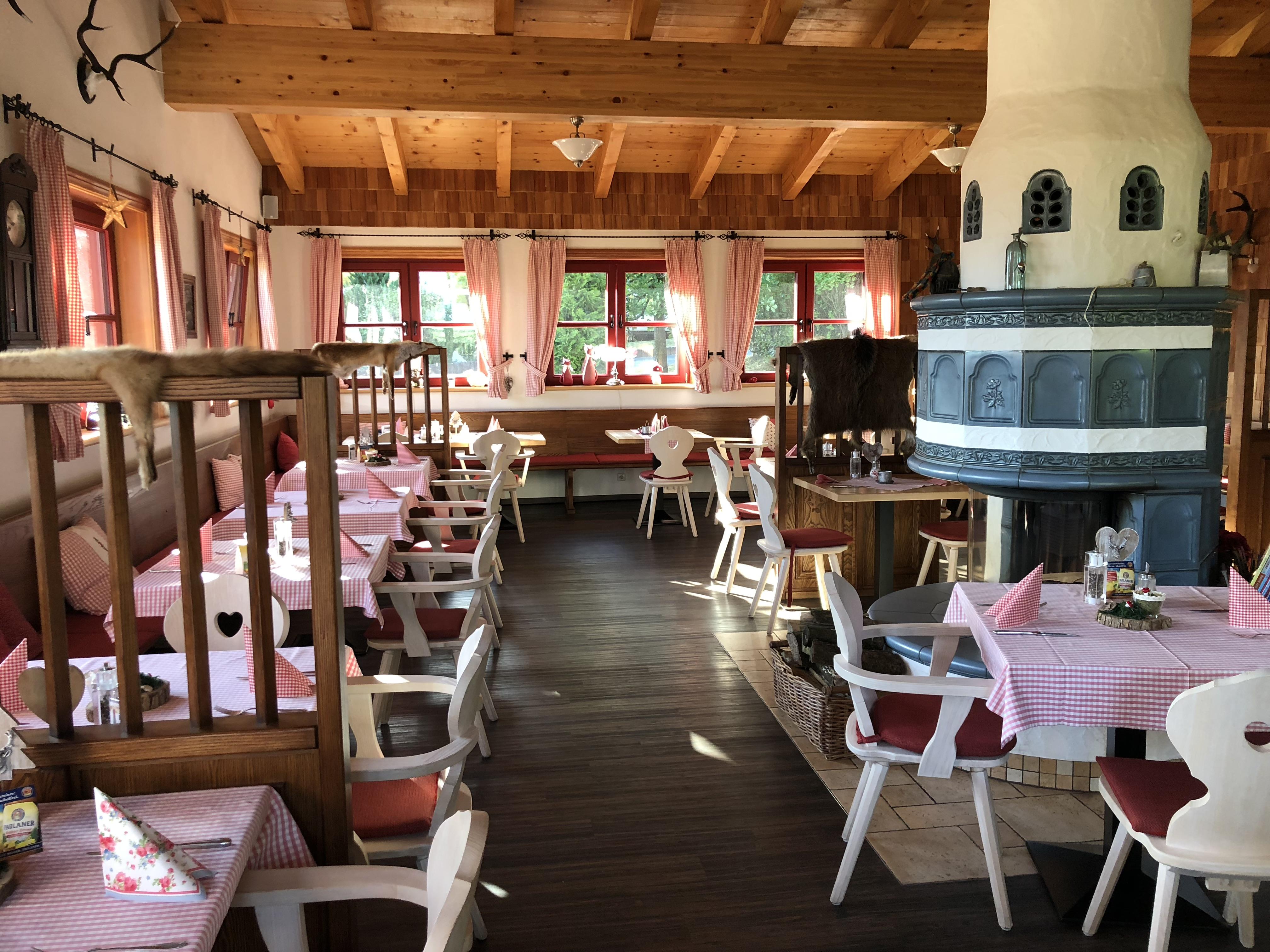 Sonneneck Alm Innenansicht Sommer